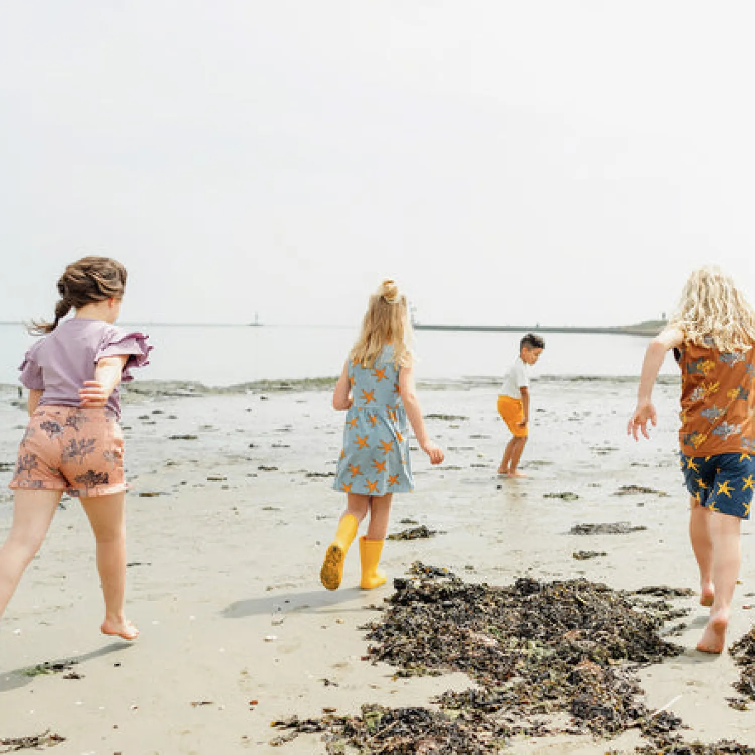 CARLIJNQ Shorts> Pink Coral - Ruffled Shorts