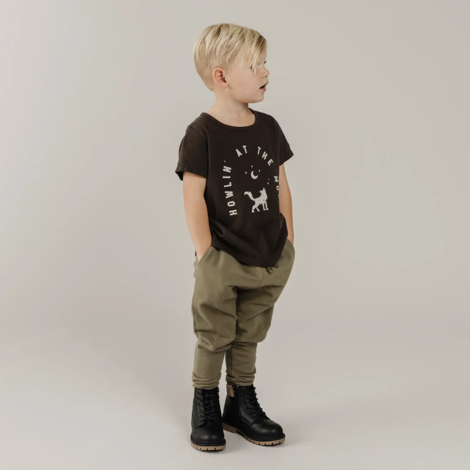 Rylee And Cru T Shirts> Basic Tee Howlin' At The Moon Vintage Black