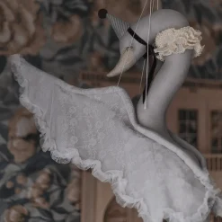 Love me decoration Face Masks>Swan Linen Pigeon With Lace In The Cap